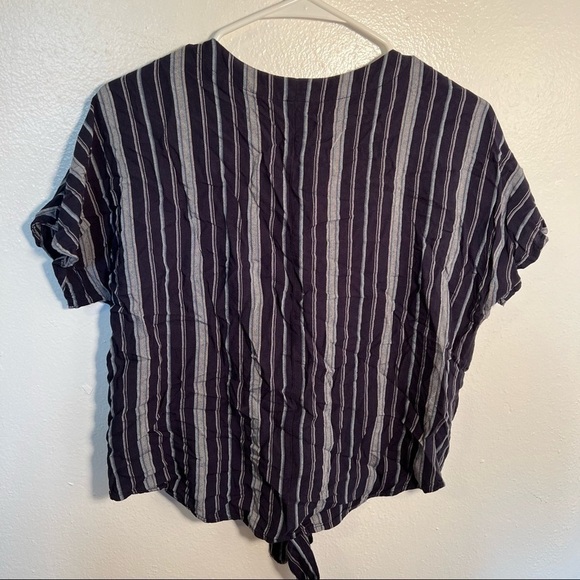 Universal Thread Button Down Tie Front Top Blue Stripes - Picture 7 of 8